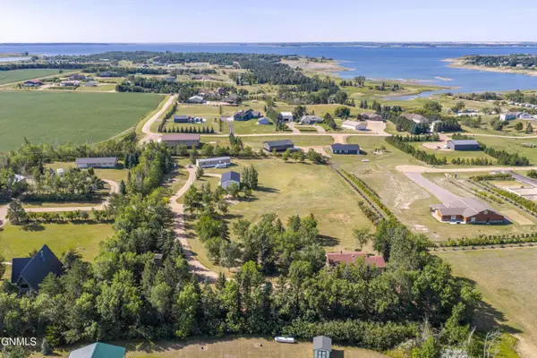 4113 13v Street Nw, Garrison, ND 58540