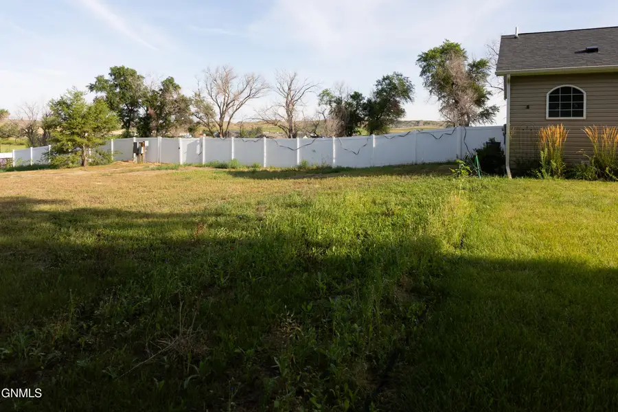 12547 32nd A Street Nw, Watford City, ND 58854 - #2