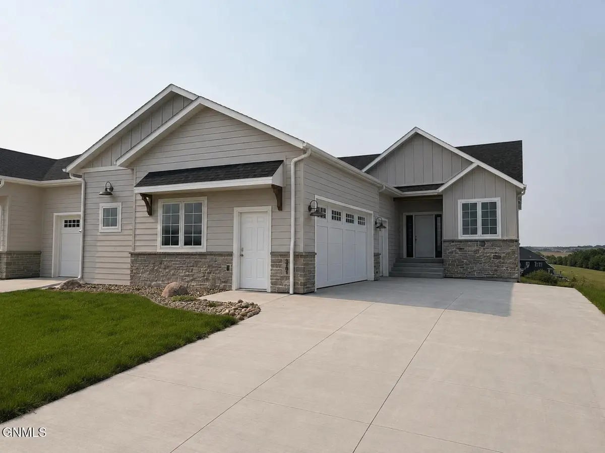 3701 Ridge Way, Bismarck, ND 58503 - #1