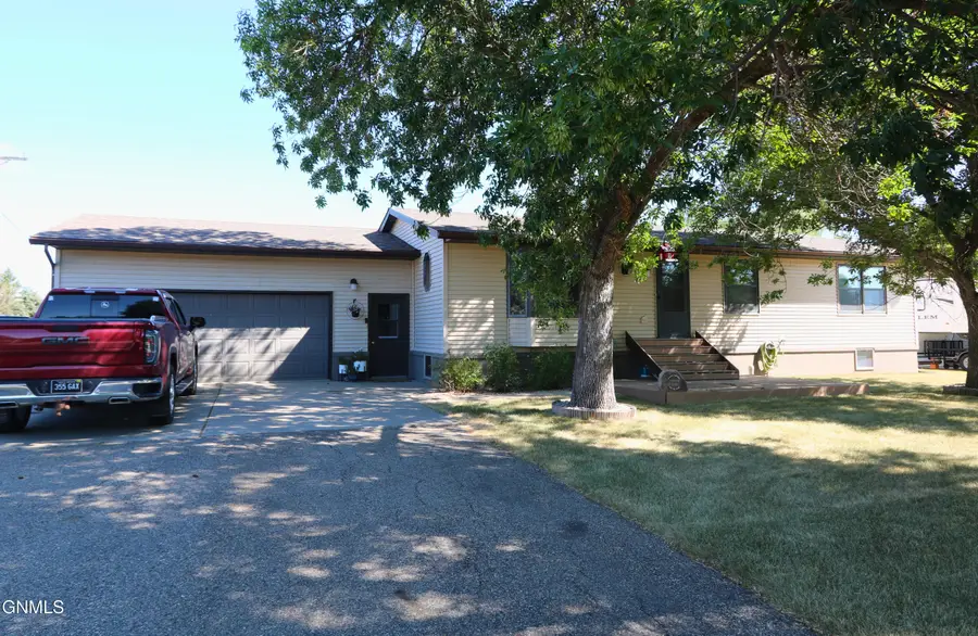 401 Moore Avenue Ne, Berthold, ND 58718 - #2