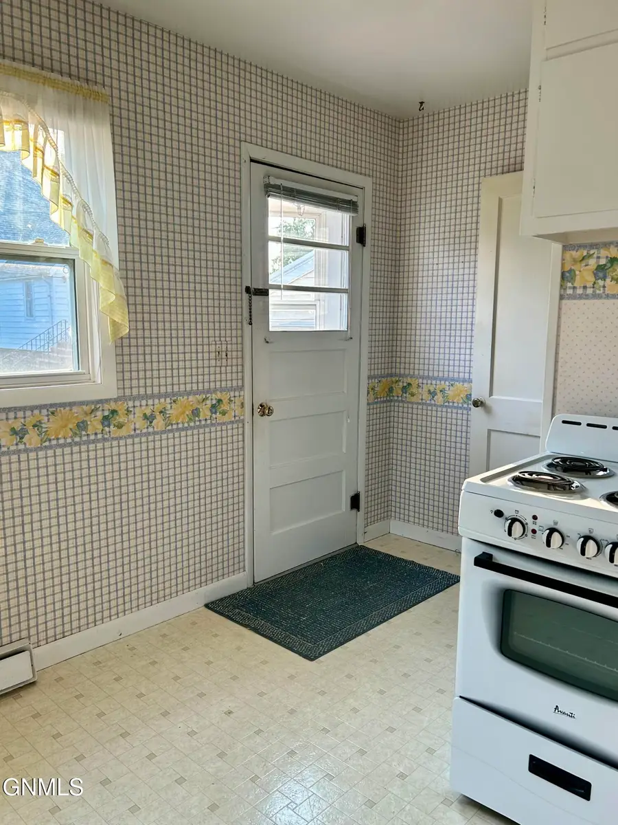 206 Roosevelt Avenue, Underwood, ND 58576 - #3
