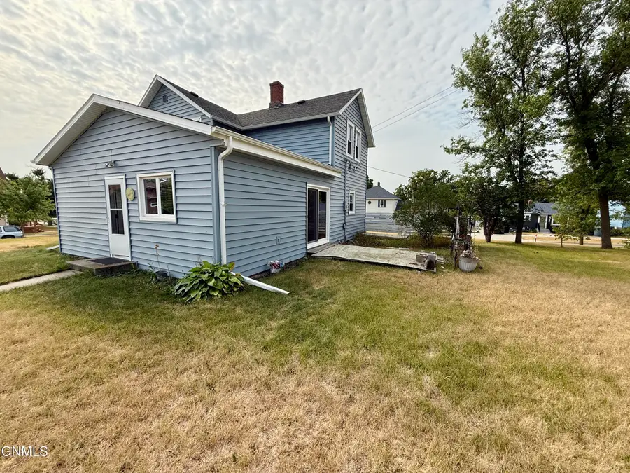 308 6th Street Nw, Valley City, ND 58072 - #3