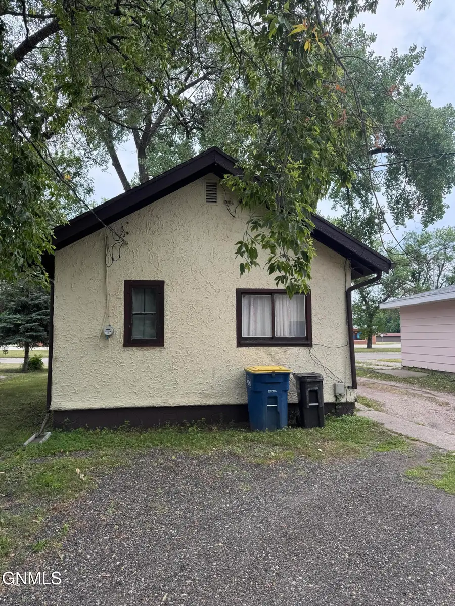 1007 5th Avenue Ne, Jamestown, ND 58401 - #2