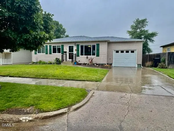 703 17th Avenue W, Williston, ND 58801