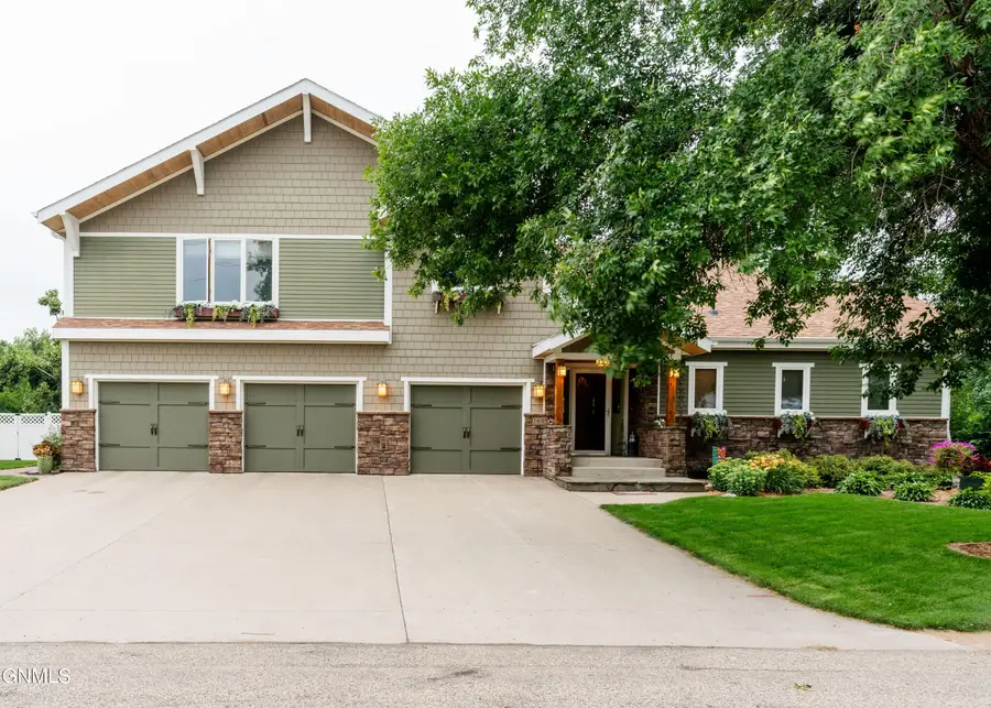 1605 9th Avenue Se, Jamestown, ND 58401 - #3