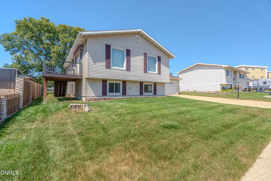 1703 4th Avenue Nw, Mandan, ND 58554 - #2