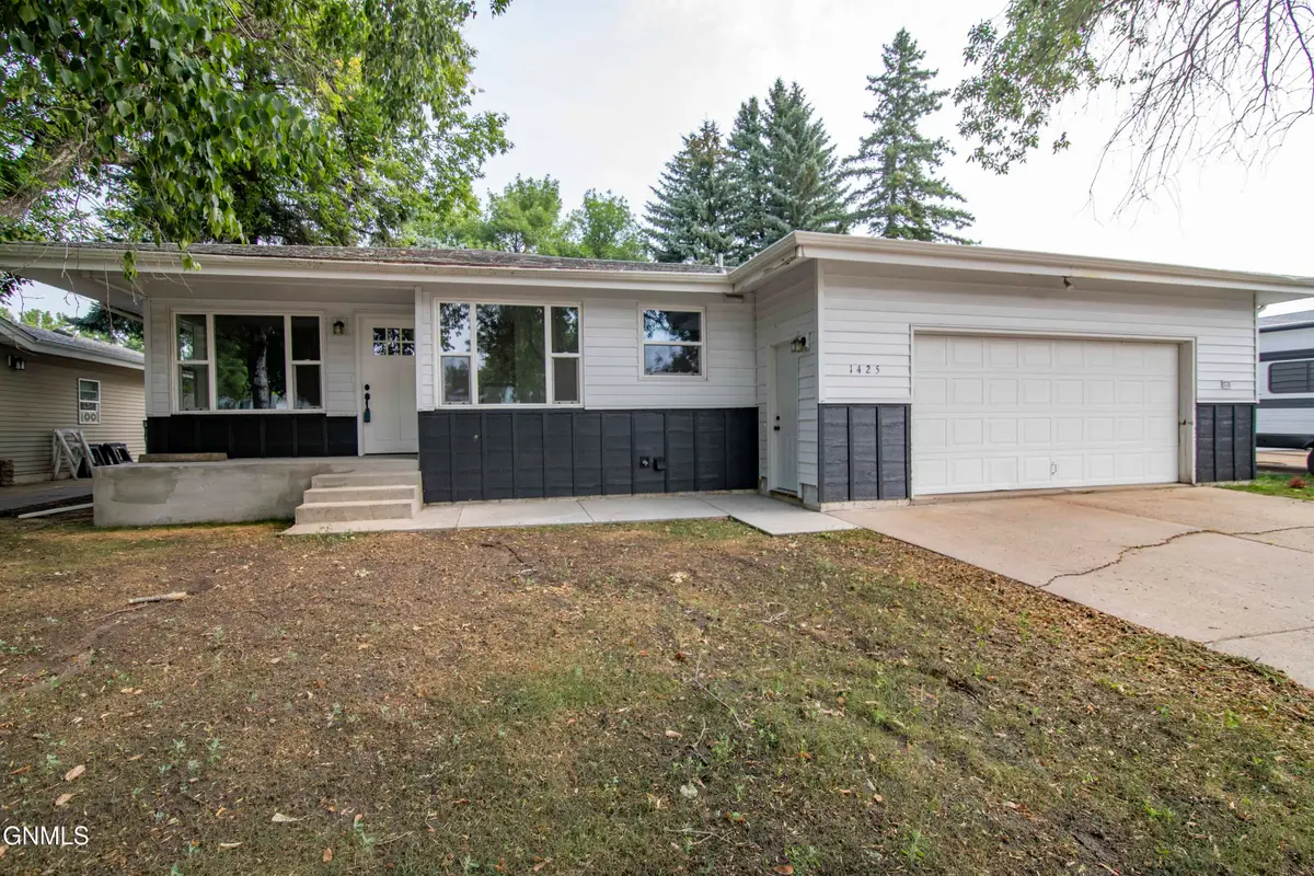 1425 S 3rd Street S, Bismarck, ND 58504 - #1