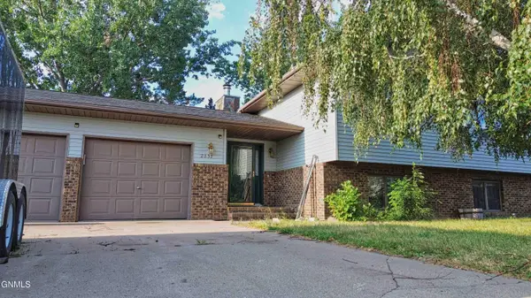 2353 18th Circle W, Williston, ND 58801