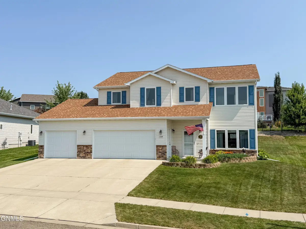 729 Walter Way, Bismarck, ND 58503 - #1