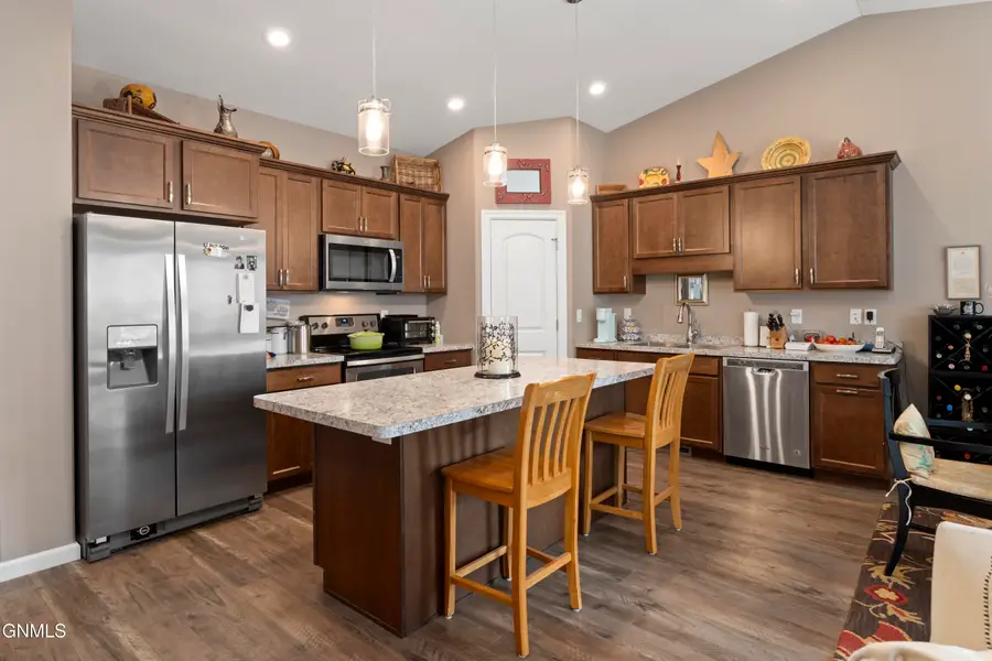 811 Bremner Avenue, Bismarck, ND 58503 - #3