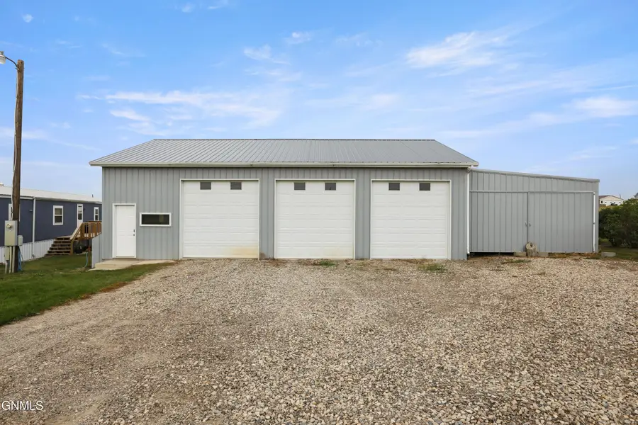 13293 58th Street Nw, Williston, ND 58801 - #3