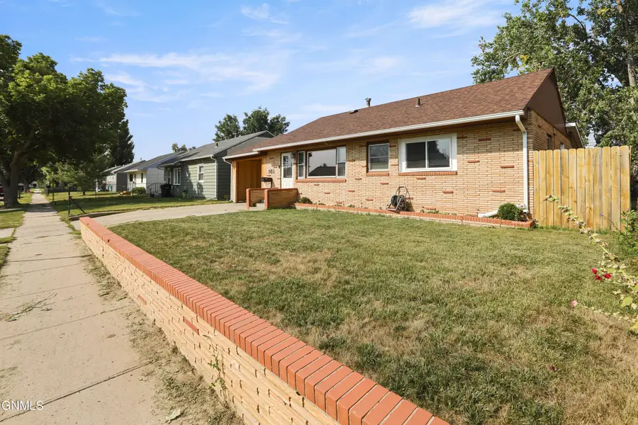 903 13th Avenue W, Williston, ND 58801 - #3