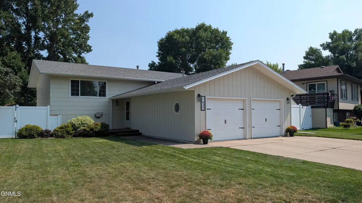 1635 Oakland Drive, Bismarck, ND 58504 - #1