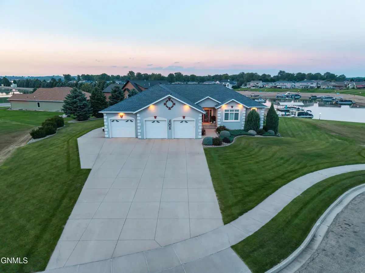 4008 Beachfront Place Se, Mandan, ND 58554 - #1