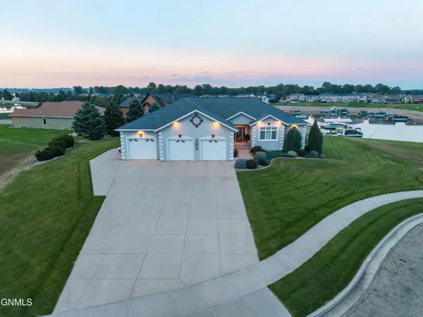 4008 Beachfront Place Se, Mandan, ND 58554