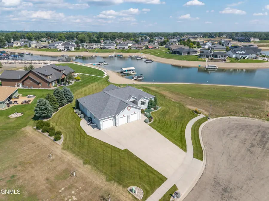 4008 Beachfront Place Se, Mandan, ND 58554 - #3