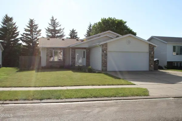 2646 Lexington Drive, Bismarck, ND 58503