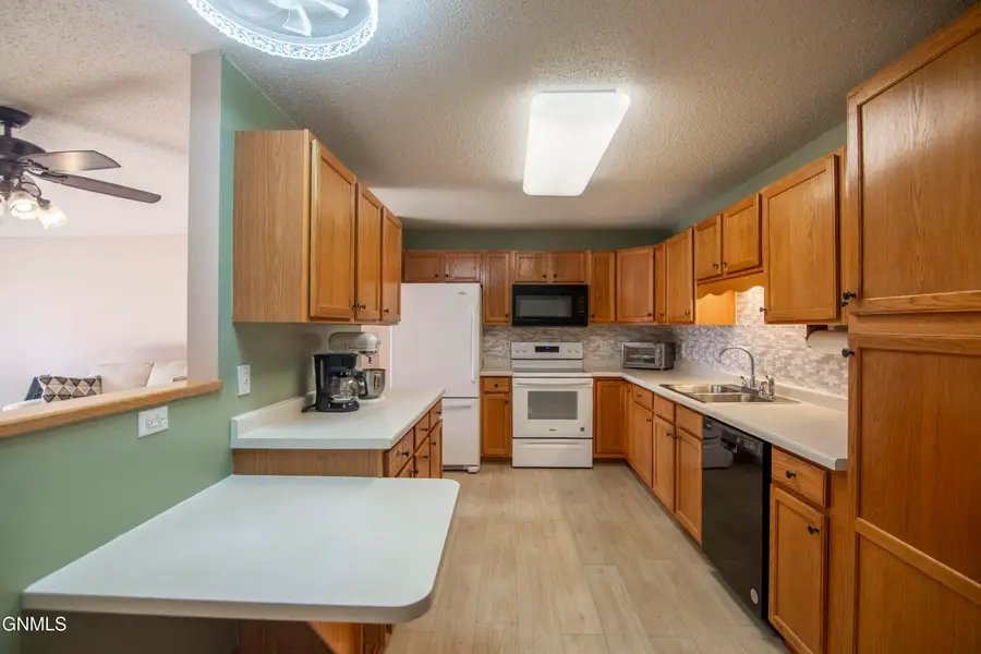 539 Brandon Place #301, Bismarck, ND 58503 - #3