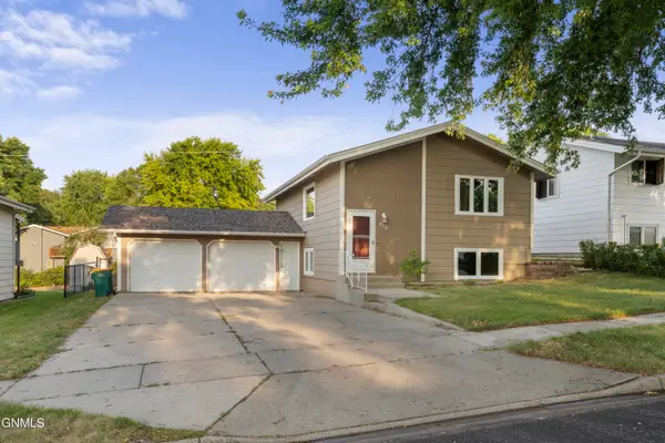 818 N 34th Street, Bismarck, ND 58501