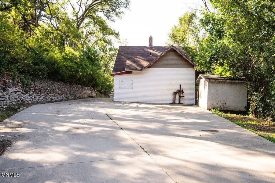 319 7th Street Ne, Jamestown, ND 58401 - #3