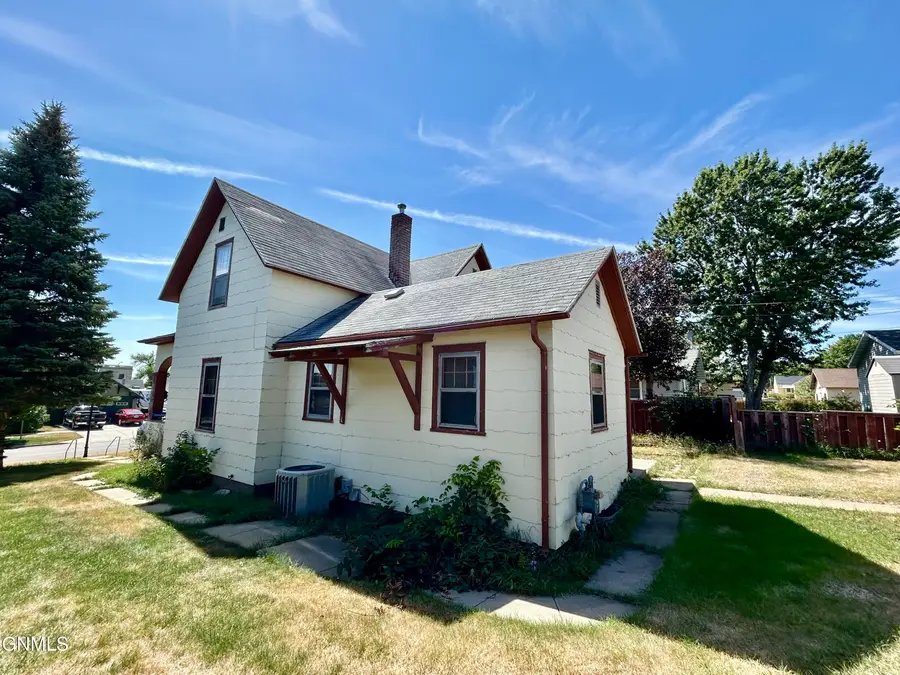 214 6th Street Nw, Valley City, ND 58072 - #2