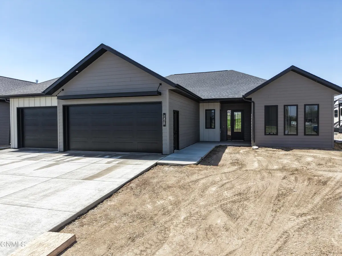 2428 Dutton Circle Se, Mandan, ND 58554 - #1