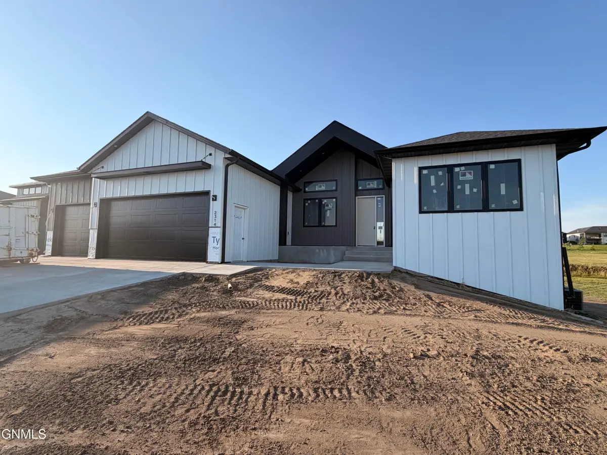 2314 Ketchum Avenue, Bismarck, ND 58503 - #1