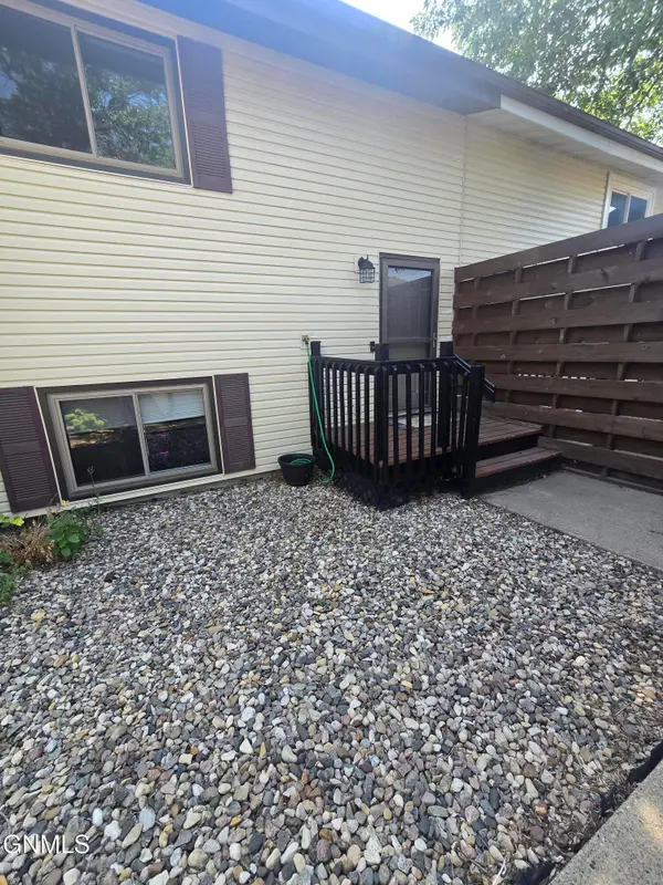 707 35th Street N, Bismarck, ND 58501