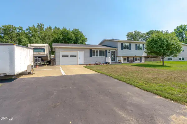 6 Brevet Place, Lincoln, ND 58504