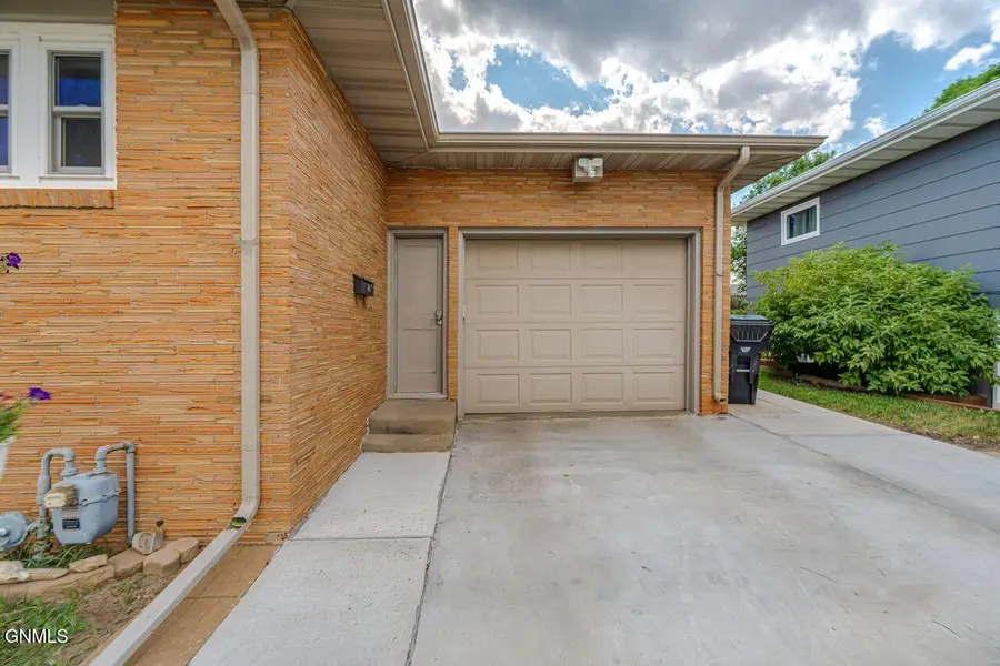 703 12th Avenue Nw, Mandan, ND 58554 - #2
