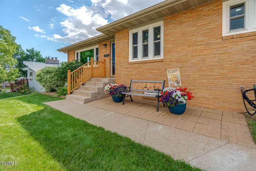 703 12th Avenue Nw, Mandan, ND 58554 - #3