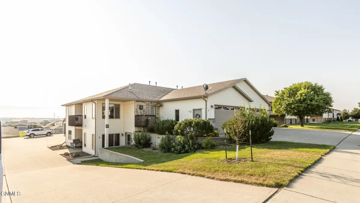 1527 N 33rd Street #4, Bismarck, ND 58501 - #1