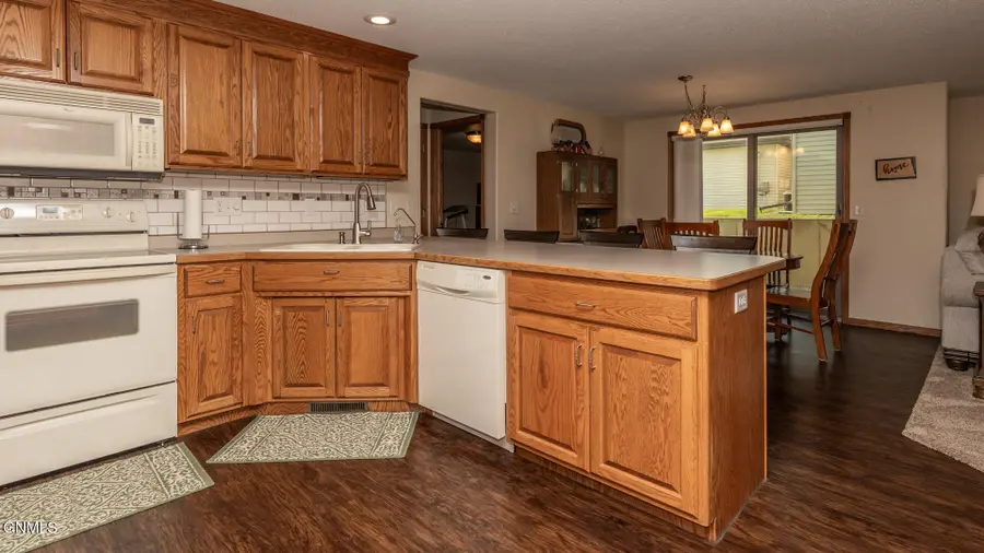 1527 N 33rd Street #4, Bismarck, ND 58501 - #3