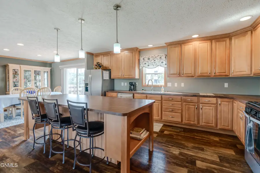 1623 Hawk Trail Se, Mandan, ND 58554 - #2