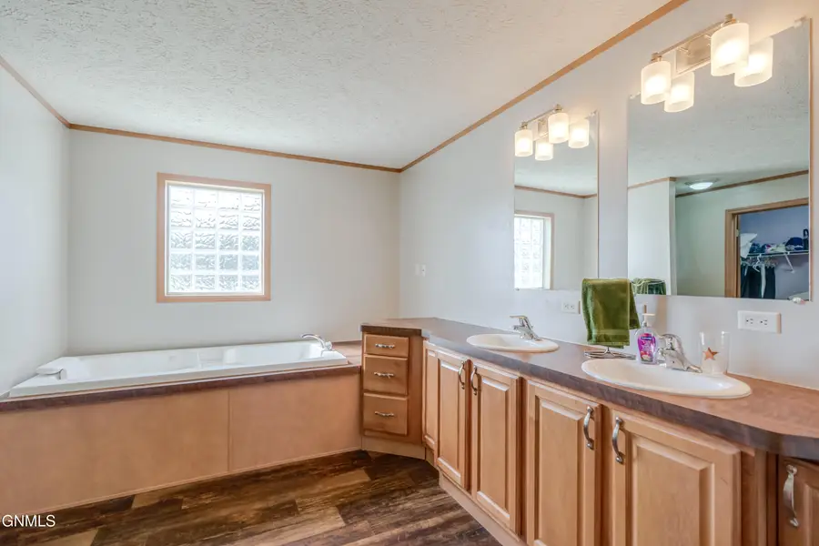 1623 Hawk Trail Se, Mandan, ND 58554 - #3
