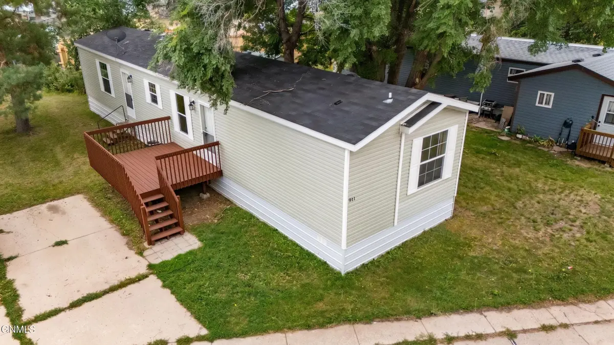 911 S Frontier Trail, Mandan, ND 58554 - #1