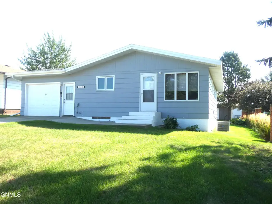 225 5th Street E, Napoleon, ND 58561 - #2