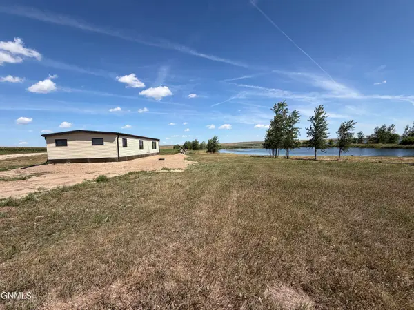 122 Round Lake Road, Pettibone, ND 58475