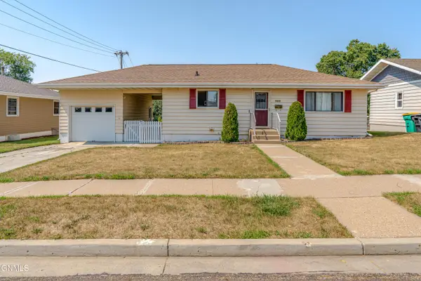 902 28th Street N, Bismarck, ND 58501