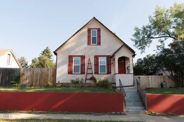 236 4th Street W, Dickinson, ND 58601