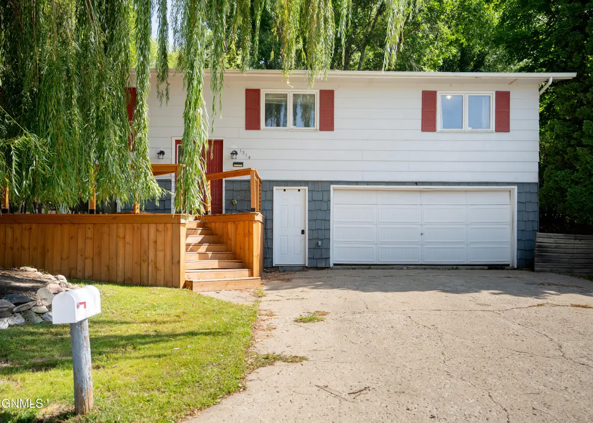 1314 2nd Avenue Ne, Jamestown, ND 58401 - #1