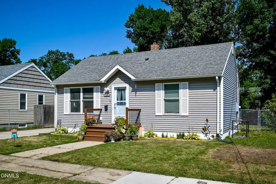 1204 5th Avenue Nw, Minot, ND 58703 - #2