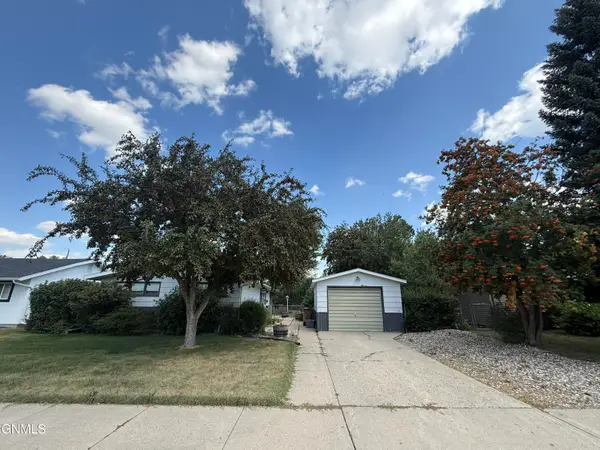 2042 California Drive, Minot, ND 58703