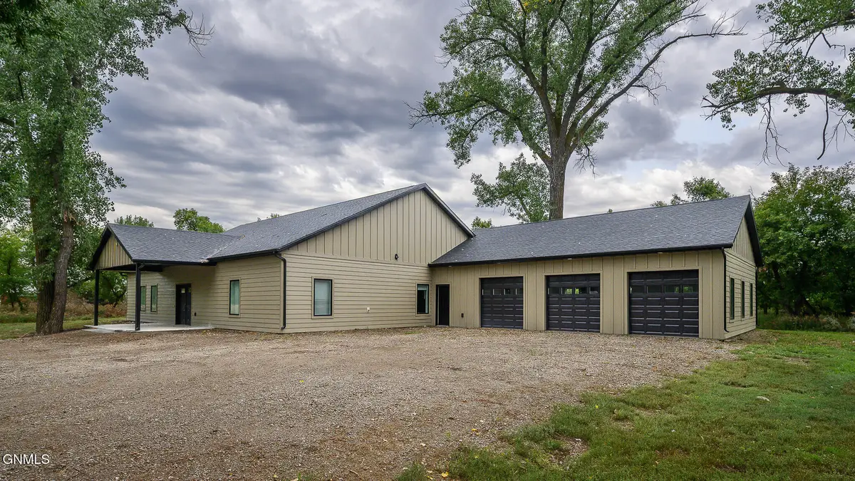 3245 River Place Drive N, Mandan, ND 58554 - #1