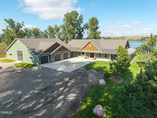 3228 River Drive N, Mandan, ND 58554