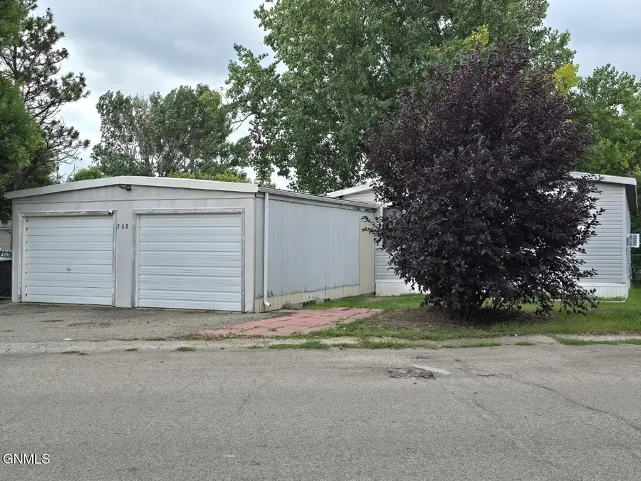 208 Schlosser Avenue Se, Mandan, ND 58554 - #2