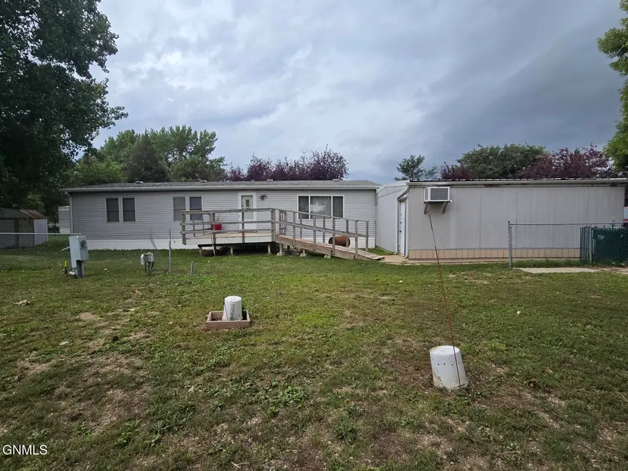 208 Schlosser Avenue Se, Mandan, ND 58554 - #3