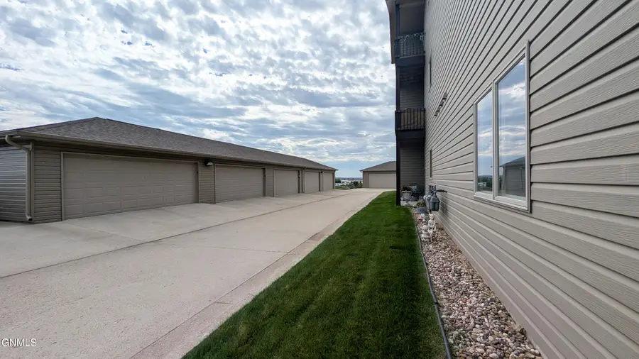1401 Sharloh Loop #12, Bismarck, ND 58501 - #3