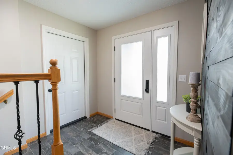 910 20th Street Se, Mandan, ND 58554 - #2