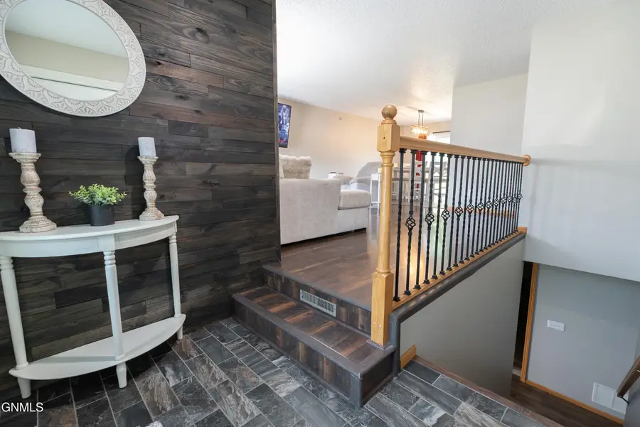 910 20th Street Se, Mandan, ND 58554 - #3